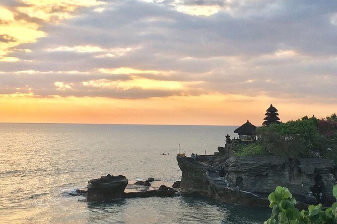 2-Day Private Sightseeing Tour of Bali with Hotel Pickup - Day 2: Taman Ayun’s moat, Banyumala’s twin falls, and Ulun Danu Bratan