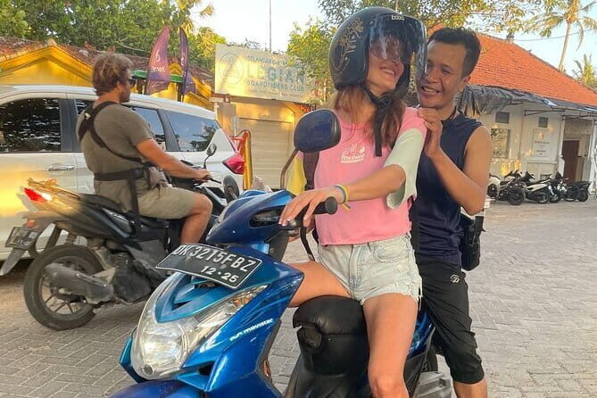 2 Hours Private Scooter Lesson in Bali - Practical expectations: pickup, mobile ticket, and the weather factor