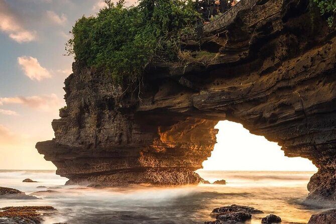 All inclusive Tanah lot & North Bali Tour: Jatiluwih, Ulun Danu - Banyumala Twin Waterfalls: cool water, short hike, sensible options