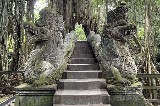 All Inclusive Ubud Cultural and Natural Highlights Tour - Sacred Monkey Forest Sanctuary: macaques plus photo moments