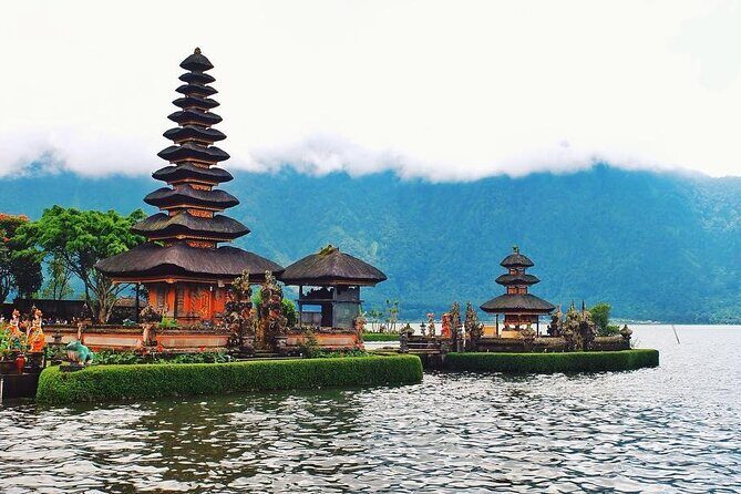 Bali: Bedugul Lake Temple, Banyumala Waterfall, UNESCO Rice Field - Ulun Danu Beratan Temple: the water-on-a-plateau moment