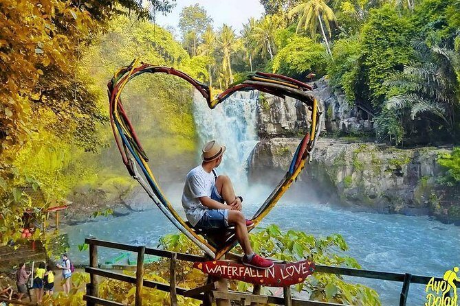 Bali Day Trip to Ubud Highlight Tour and Tanah Lot Temple - Sacred Monkey Forest: Temples with Roving Residents