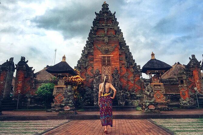 Bali Day Trip to Ubud Highlight Tour and Tanah Lot Temple - Tanah Lot Temple at Sunset: The Sea-Temple Moment
