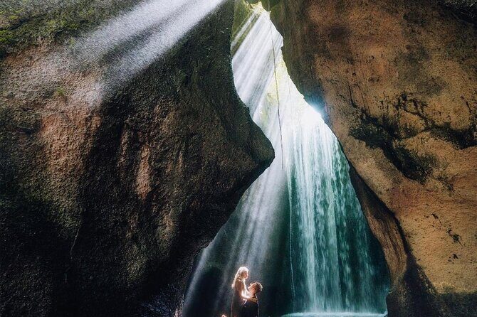 Bali Instagram Tour - Tukad Cepung Waterfall: the sun-ray photo factor