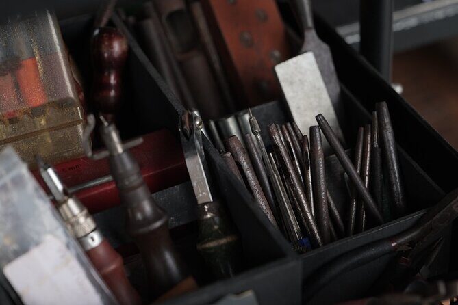 Bali Leather Craft Workshop - 6 hours ( canggu / seminyak) - The big consideration: heat, lunch, and comfort