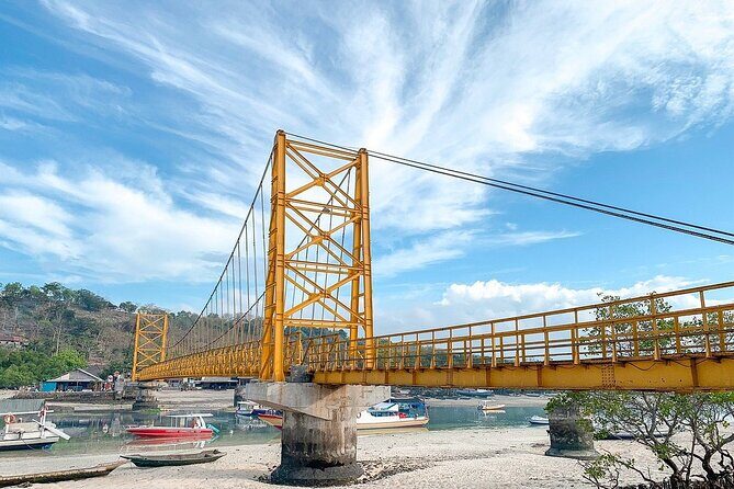 Bali Nusa Lembongan Islands Private Tour - All Inclusive - Yellow Bridge: a classic photo with a real job