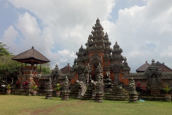 Bali Private Tour Guide And Driver - Your Guide’s Role: More Than Driving, Less Than Lecturing
