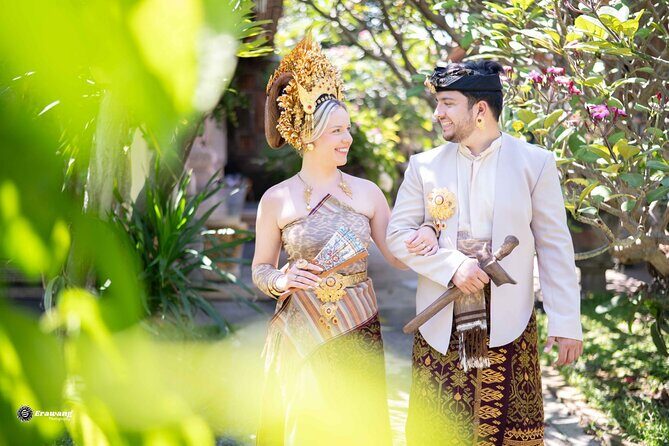 Bali Professional Photoshoot in Traditional Dress Outfit - Getting your photos: originals plus retouch to your phone