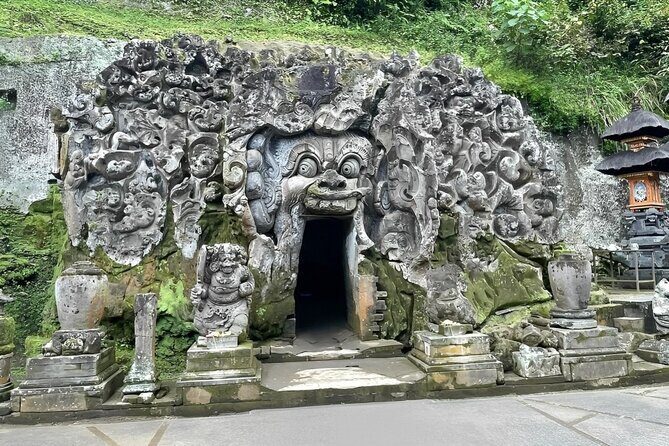 Bali Tour : Best Attractions in Ubud with Rice Terrace - Ubud Traditional Art Market + Saraswati Temple: shopping and a calmer finish
