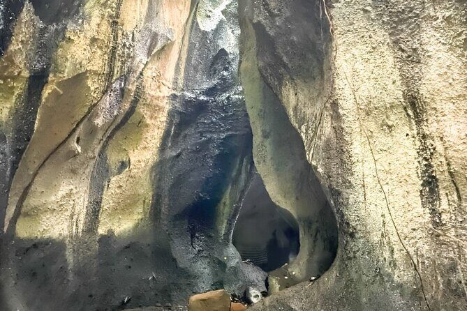 Bali Tour : Tegenungan - Tukad Cepung - Kanto Lampo - Tibumana Waterfall - What makes this tour feel easier than DIY: the driver-guide and onboard Wi‑Fi