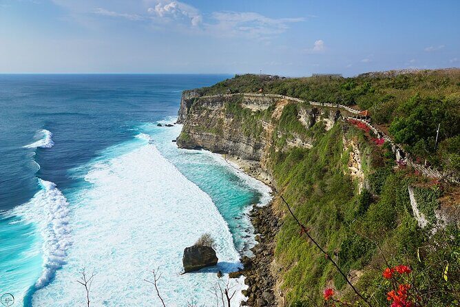 Bali: Uluwatu Kecak Dance Show, Bali Temple, and Lobster Dinner - Crowds and comfort: the stuff that changes everything