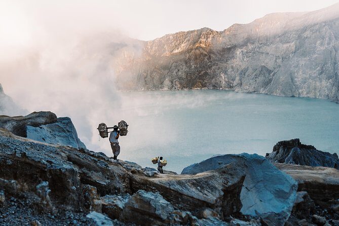 From Bali : Bromo & Kawah Ijen – 3-Day Adventure - Day 3 Kawah Ijen Blue Fire: 1:00 AM Departure, Lamps, and a Respirator Hike