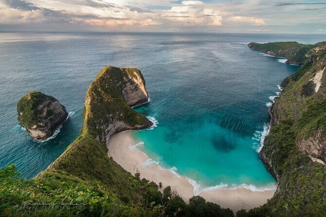 From Bali: Nusa Penida Full Day Tour and Snorkeling - Kelingking Beach: the viewpoint is dramatic, and the walk is real