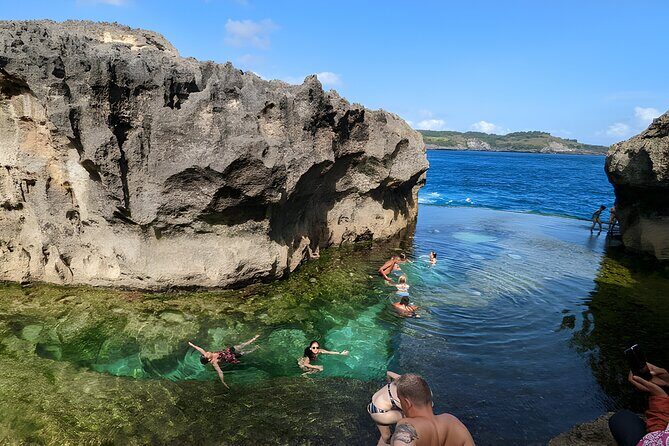 Full Day Nusa Penida Island Beach Tour From Bali - Paluang Cliff (Kelingking Beach): the viewpoint with a low-tide decision