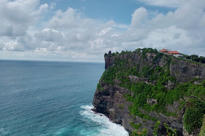 Half Day Uluwatu Temple And Kecak Dance Private Guided Tour - Onboard Wi‑Fi and the little things that keep the day smooth