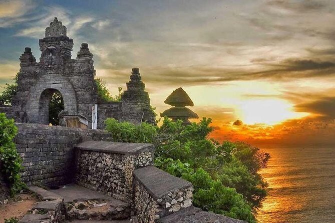 Halfday Tour:Uluwatu Temple,Kecak Dance and Dinner Jimbaran Beach with Transport - Door-to-door transport from Seminyak: why it feels worth it