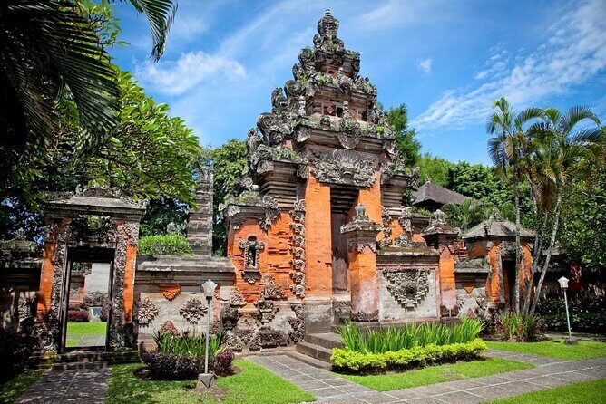 Highlights & Hidden Gems of Bali: Private City Tour - Pemecutan palace and Puputan Garden drink: royalty meets everyday life
