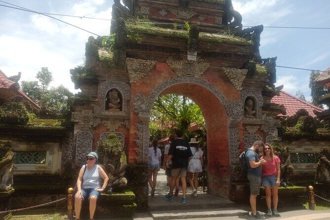 Magic Of Ubud Temple Swing And Waterfall Private Guided Tour - Tegalalang Rice Terrace: views + lunch without the stress