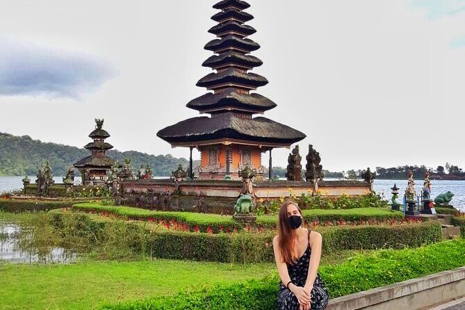 North Bali: Sekumpul Waterfalls and Ulun Danu Temple Tour - The trekking guide fee: why it’s separate and what it means for you