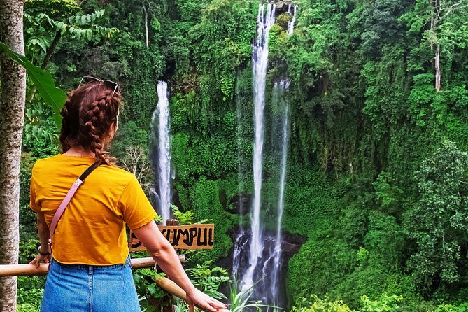 North Bali: Sekumpul Waterfalls and Ulun Danu Temple Tour - Stop 2: Ulun Danu Beratan Temple and the postcard view