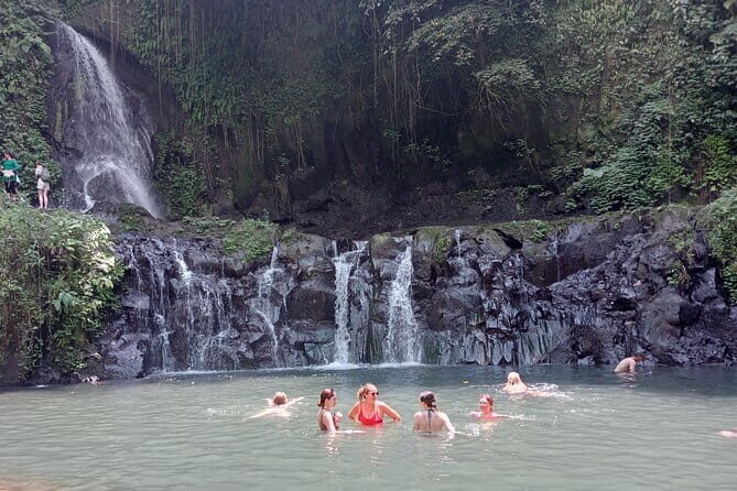 Nusa Penida 2Day 1Night With Accomodation - Day 2 viewpoints and beaches: Tree House, Thousand Island View, Diamond, Atuh, Teletubbies Hill