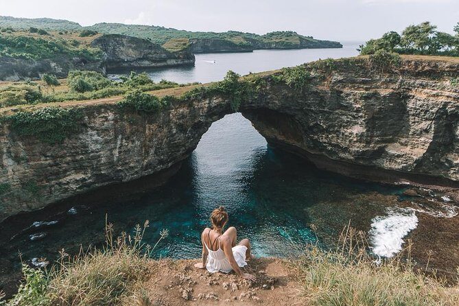 Nusa Penida Instagram Tour: Legendary Spots (Private & All-Inclusive) - Broken Beach Villa: the archway that makes the cove look staged