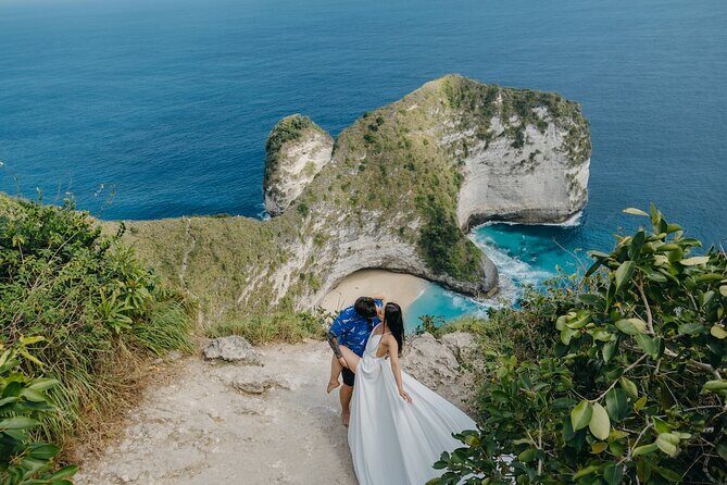 ️ Nusa Penida Instagram Tour: The Most Famous Spots (Private All-Inclusive) - Stop 2: Atuh Beach, White Sand and the Arch-and-Cliff Scene