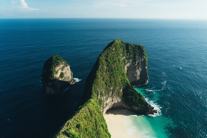 Nusa Penida Instagram Tour: The Most Iconic Spots (Private & All-Inclusive) - Your guide customizes the route, but the island sets the tempo