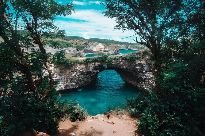 Nusa Penida Island Beach Tour With Snorkeling - Departure From Bali Island - Pasih Uug (Broken Beach): the arch-rock signature