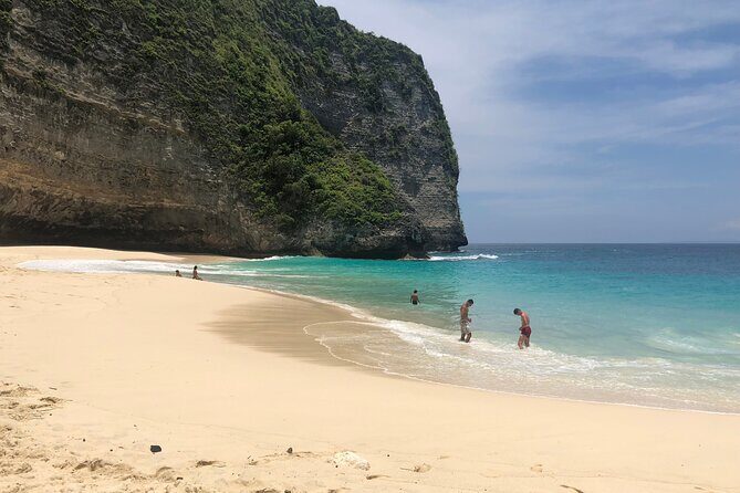 Nusa Penida Island Beach Tours Private All Inclusive - Stop 1: Sampalan Beach as your first warm-up