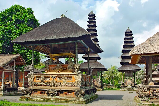 Private Full-Day Tour: Ulun Danu Beratan Temple, Jatiluwih and Tanah Lot Temple - Ulun Danu Beratan Temple on Lake Bratan