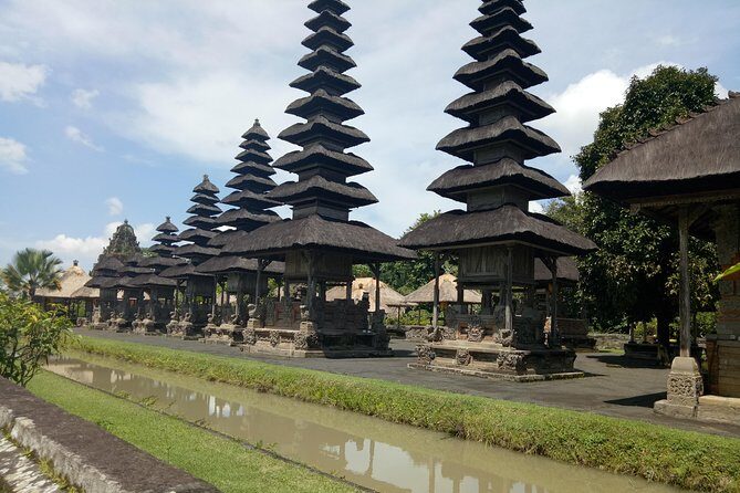 Private Tour: Leke-Leke Waterfall, Handara gate & Iconic Temples - The real secret ingredient: your guide and the photo help