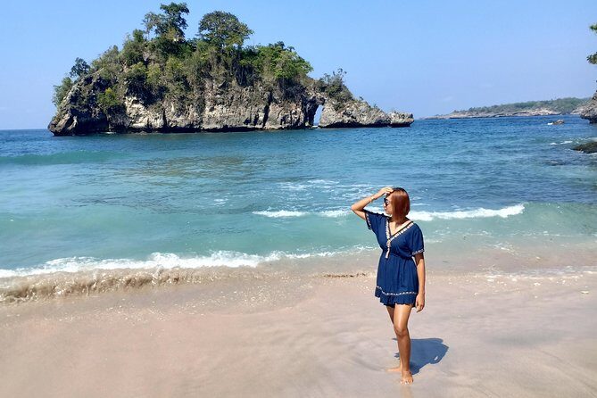 Solo or Group Tour - 10 Hours, 5 Persons Max - Meet Henni Feronica: the guide behind the smooth day