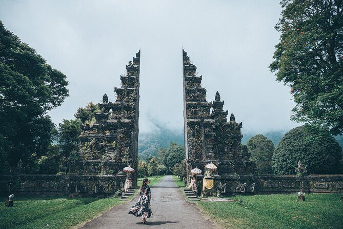 Tanah Lot - Jatiluwih (UNESCO) - Beratan lake -Hidden hill (Wanagiri)-FREE WI-FI - Tanah Lot: the sea temple stop you’ll remember for years
