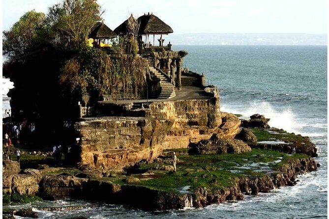 Tanah Lot Sunset Private Tour - Guide energy at the temples: context, patience, and photo help