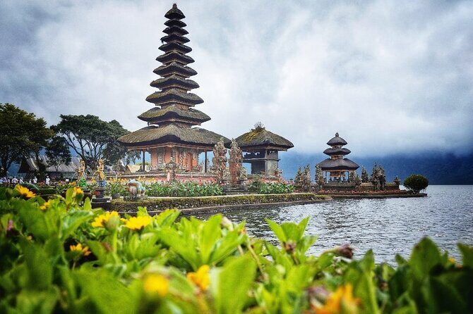 Tanah Lot Tour: Discover Bali’s Iconic Temple and Stunning Views - Meet your guide: Suli keeps the day smooth and safe