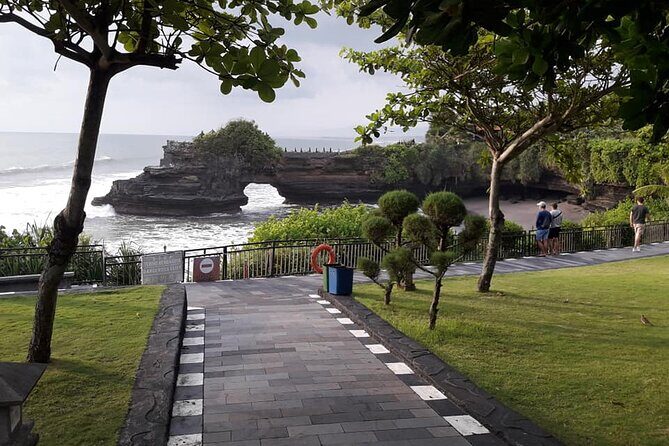 Tanah Lot Tour & North Bali Tour : All-Inclusive Best Experience - Stop 6: Wanagiri Twin Lake viewpoint and sunset timing