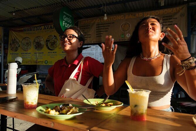 Taste & Explore Bali: Denpasar Street Food & Historic Sites - Jalan Gajah Mada food lanes: Babi Guling and Bakso in one route