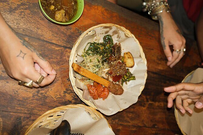 Taste & Explore Bali: Denpasar Street Food & Historic Sites - Badung Market and night snacks: Jaje Bali and local ordering tips