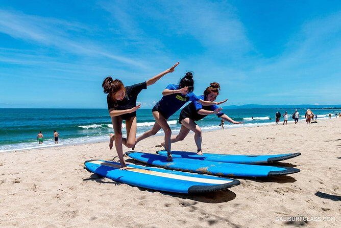 The best surf lessons in Kuta - Entering the ocean: paddling for 45 minutes the smart way