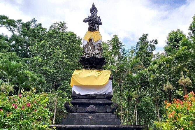 Ubud Tour - Ubud Highlight - Private Tour All inclusive - Tirta Empul Temple: purification springs and sarong rules