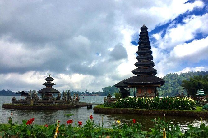 Ulun Danu Temple, Handara Gate, Wanagiri And Banyu Mala Waterfall - Handara Gate: the iconic photo moment (with a plan)