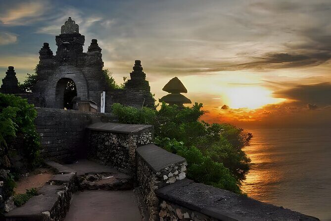 Uluwatu Sunset,Kecak Dance and Diner Seafood In Jimbaran - Uluwatu Temple: cliff views, Balinese temple vibes, and the monkey game